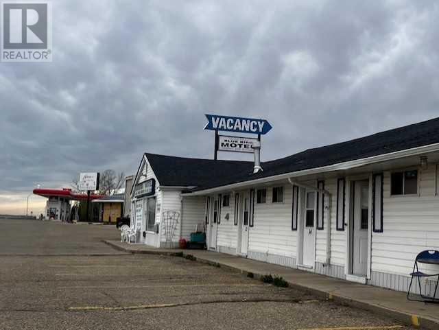Photo 13 of 4001 48 Avenue, Innisfail AB
