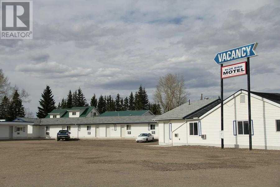 Photo 5 of 4001 48 Avenue, Innisfail AB
