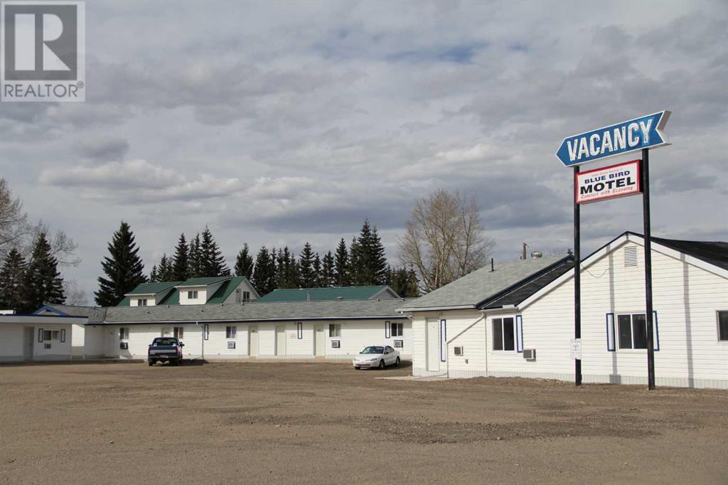 Photo 17 of 4001 48 Avenue, Innisfail AB