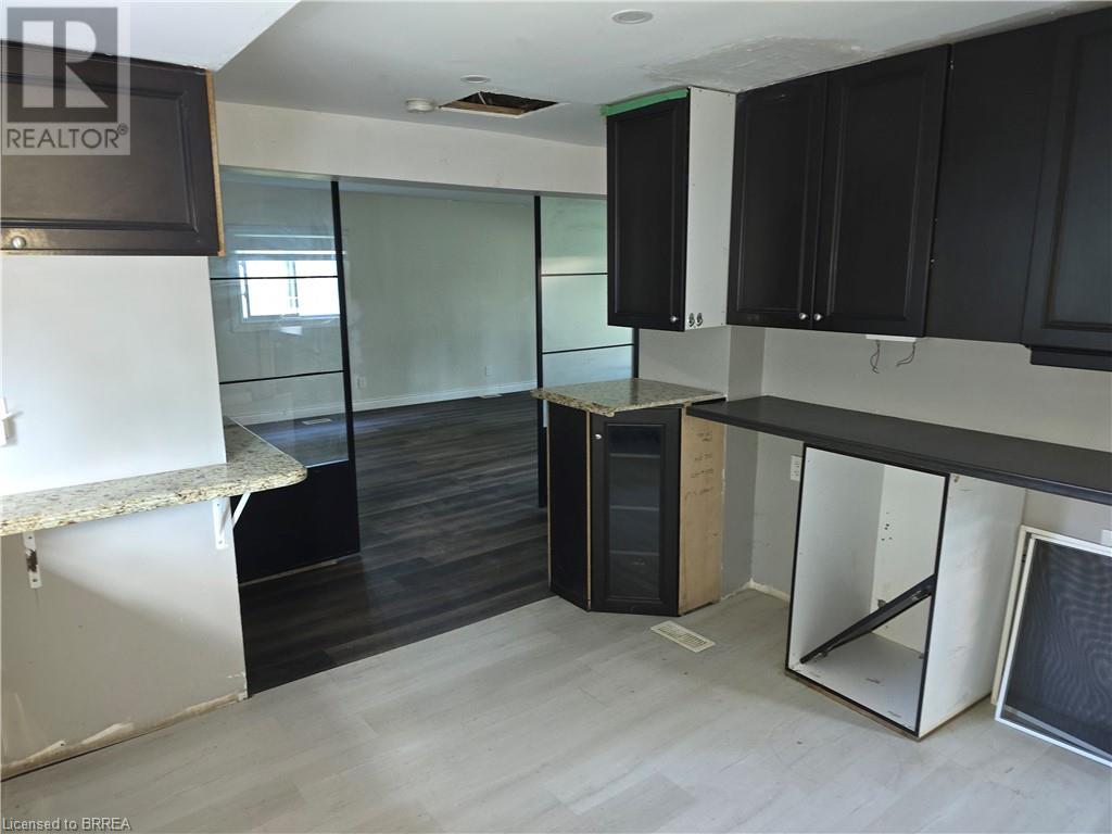Photo 24 of 541 Burtch Road, Brantford ON