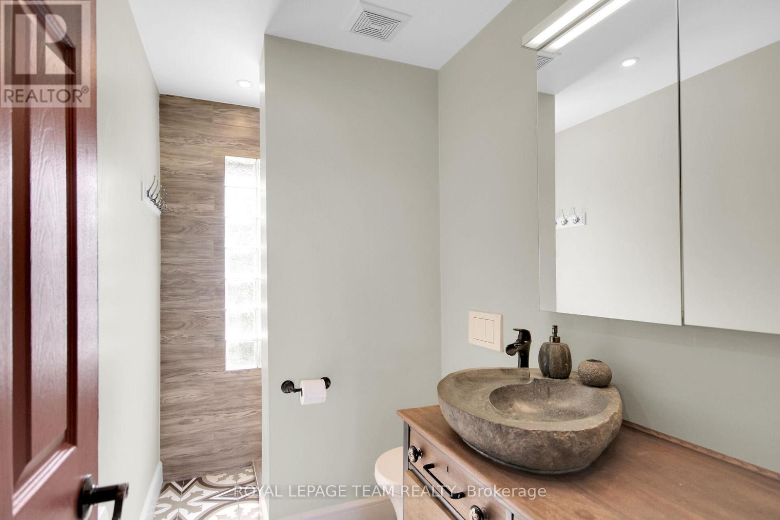 Photo 18 of 1303 Hilly Lane S, North Grenville ON