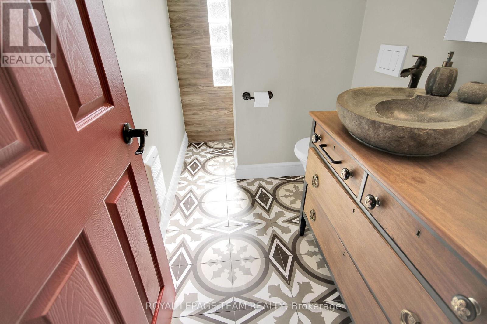 Photo 19 of 1303 Hilly Lane S, North Grenville ON