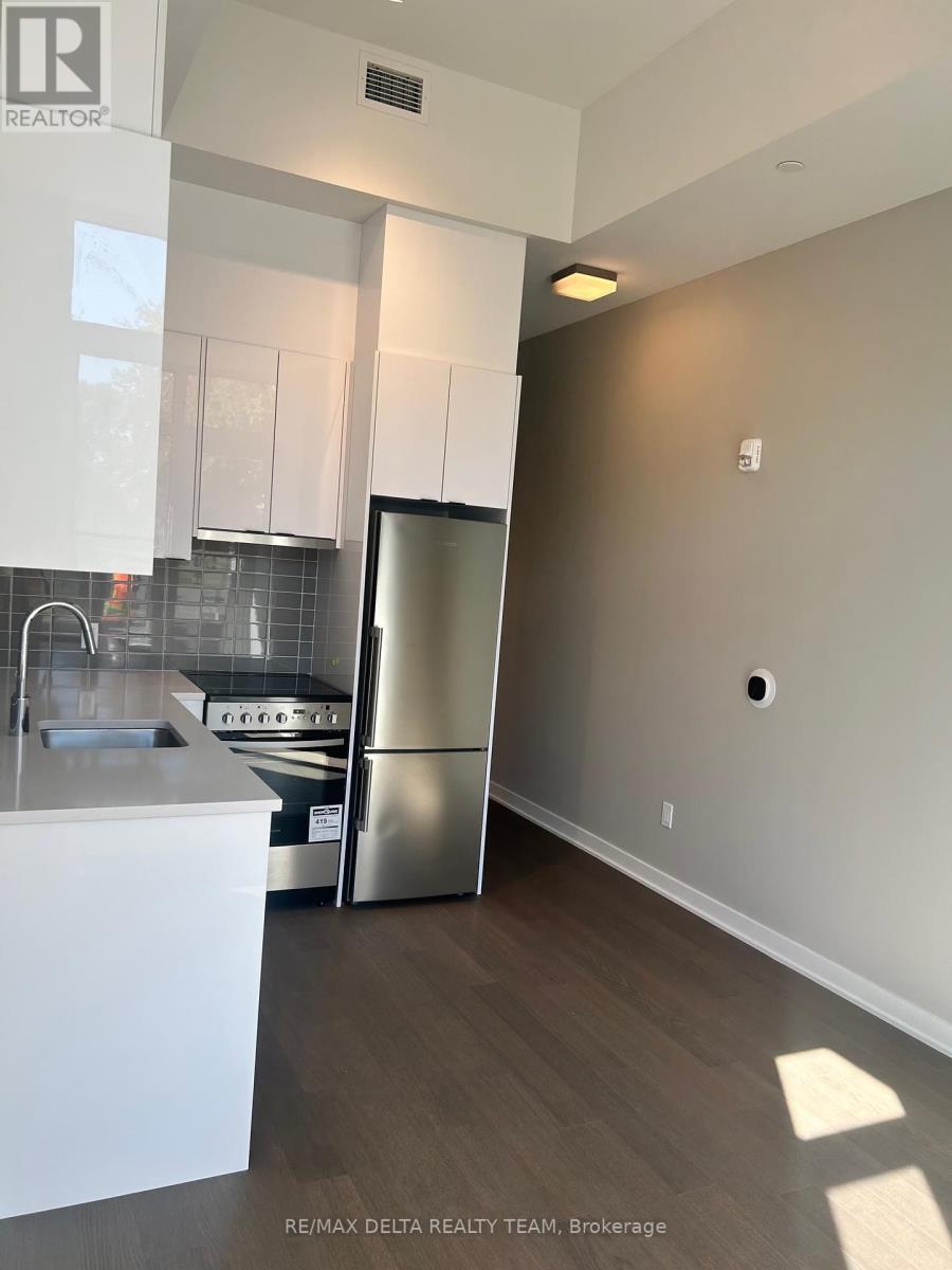 Photo 8 of 106 360 Deschatelets Avenue, Ottawa ON