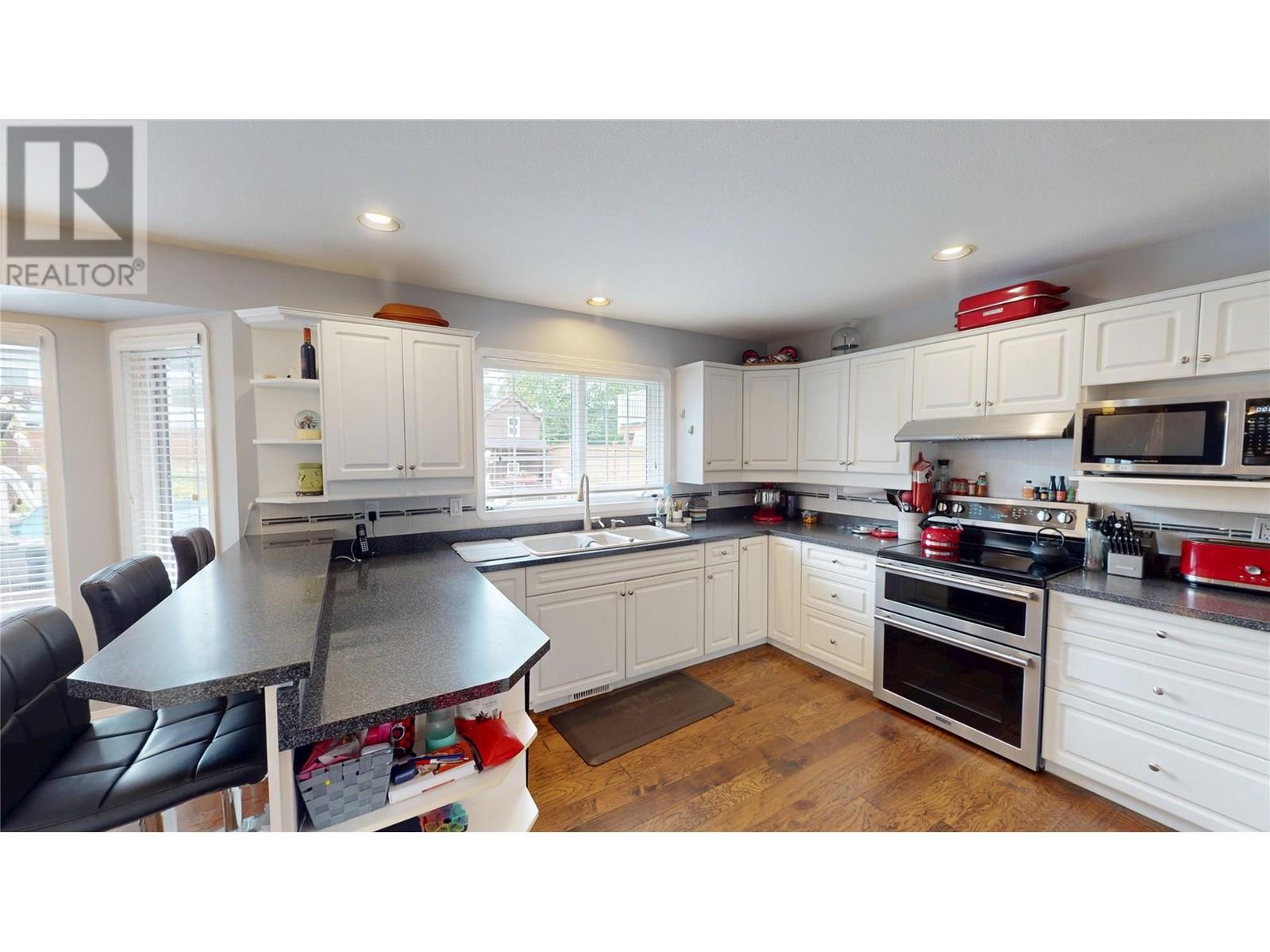 2904 EDGEWOOD Drive, Cranbrook