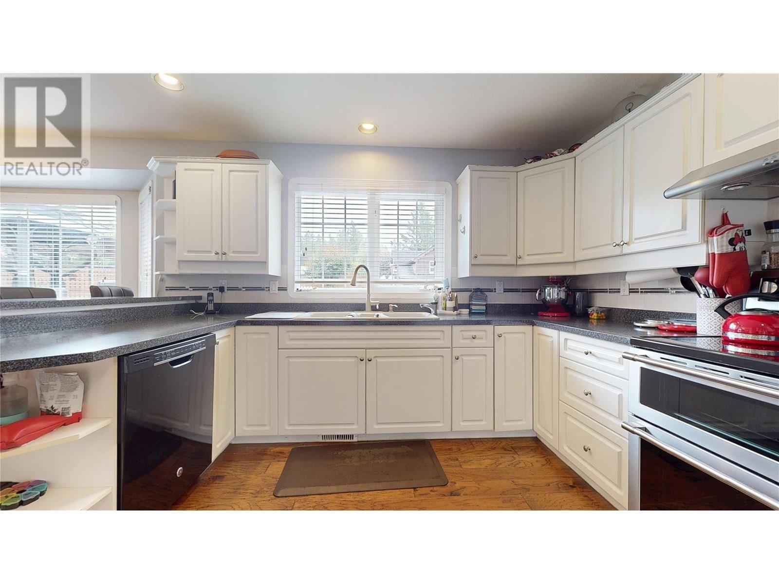 2904 EDGEWOOD Drive, Cranbrook