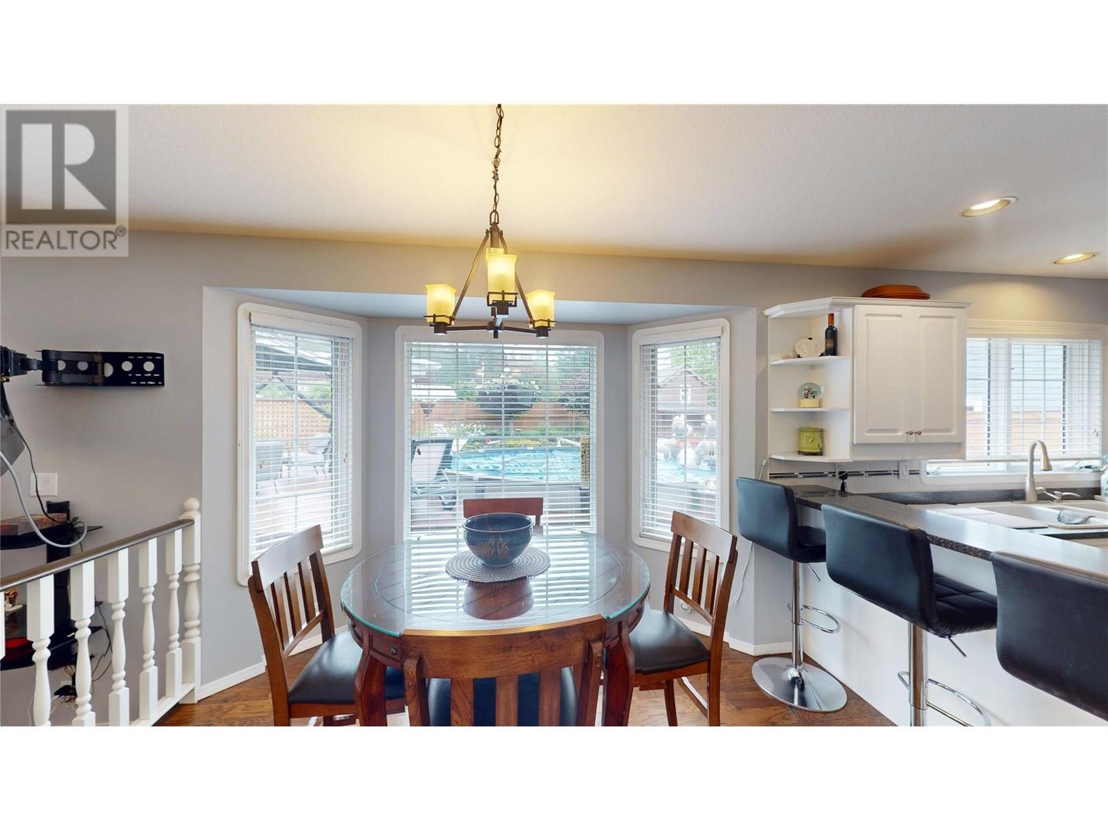 2904 EDGEWOOD Drive, Cranbrook