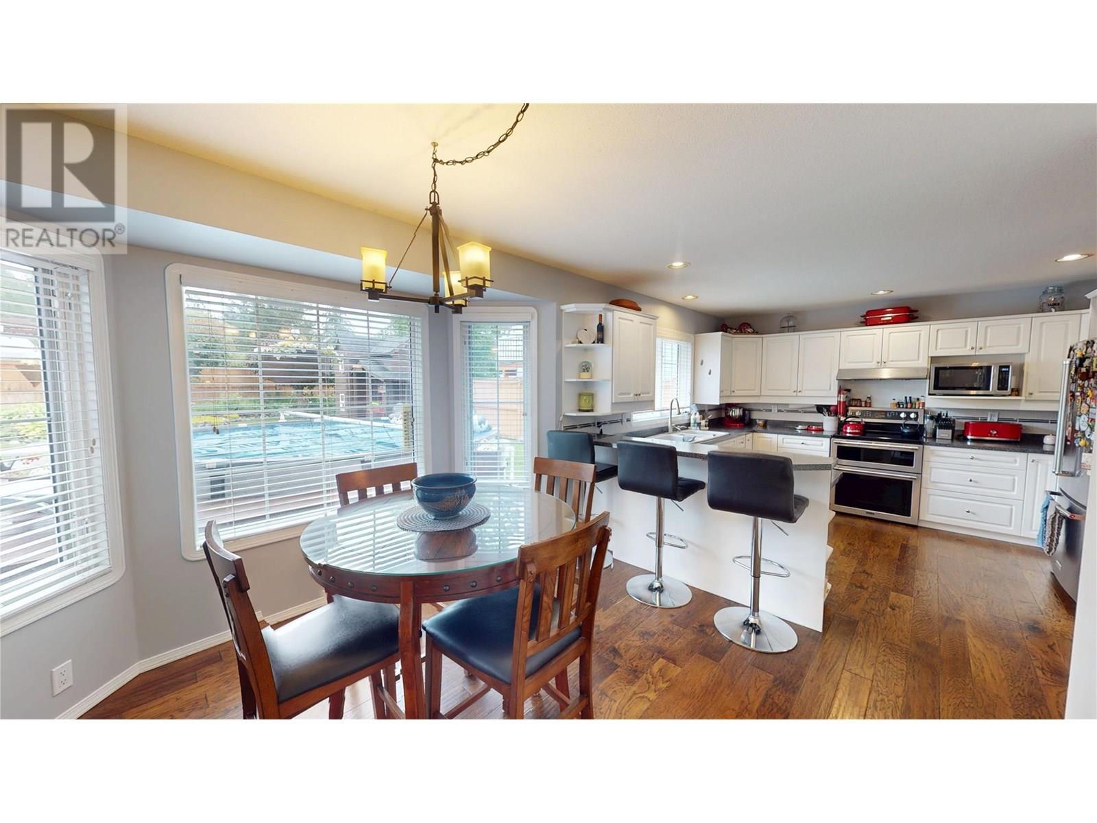 2904 EDGEWOOD Drive, Cranbrook