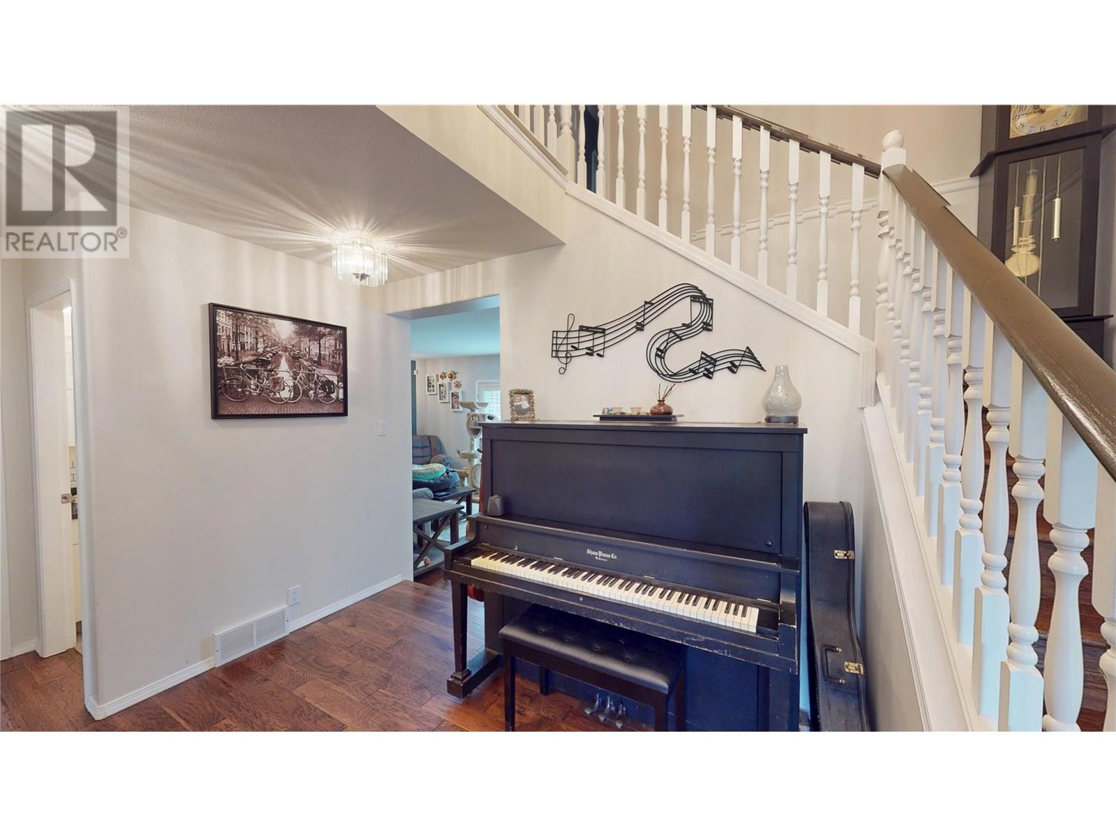 2904 EDGEWOOD Drive, Cranbrook