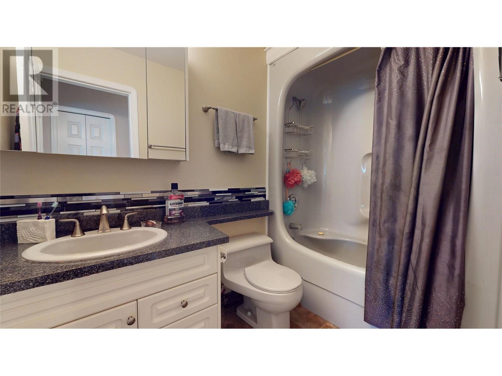 2904 EDGEWOOD Drive, Cranbrook