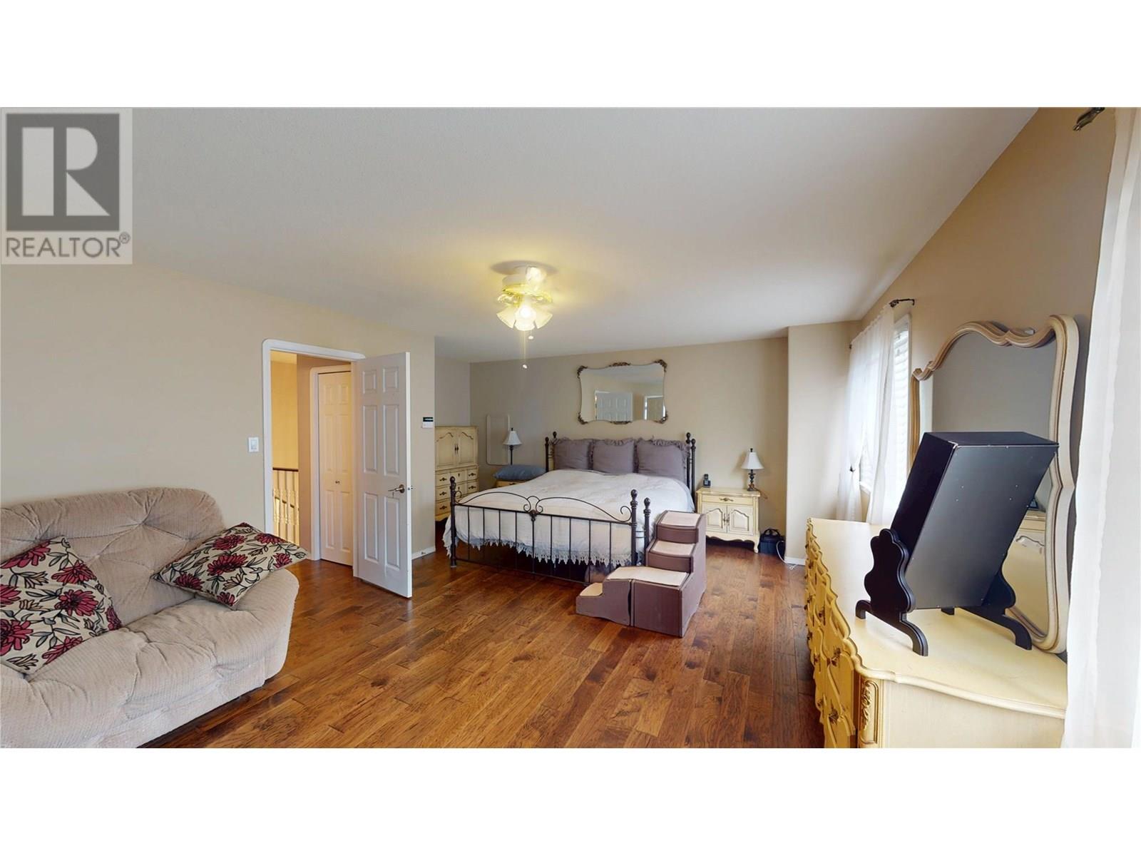 2904 EDGEWOOD Drive, Cranbrook
