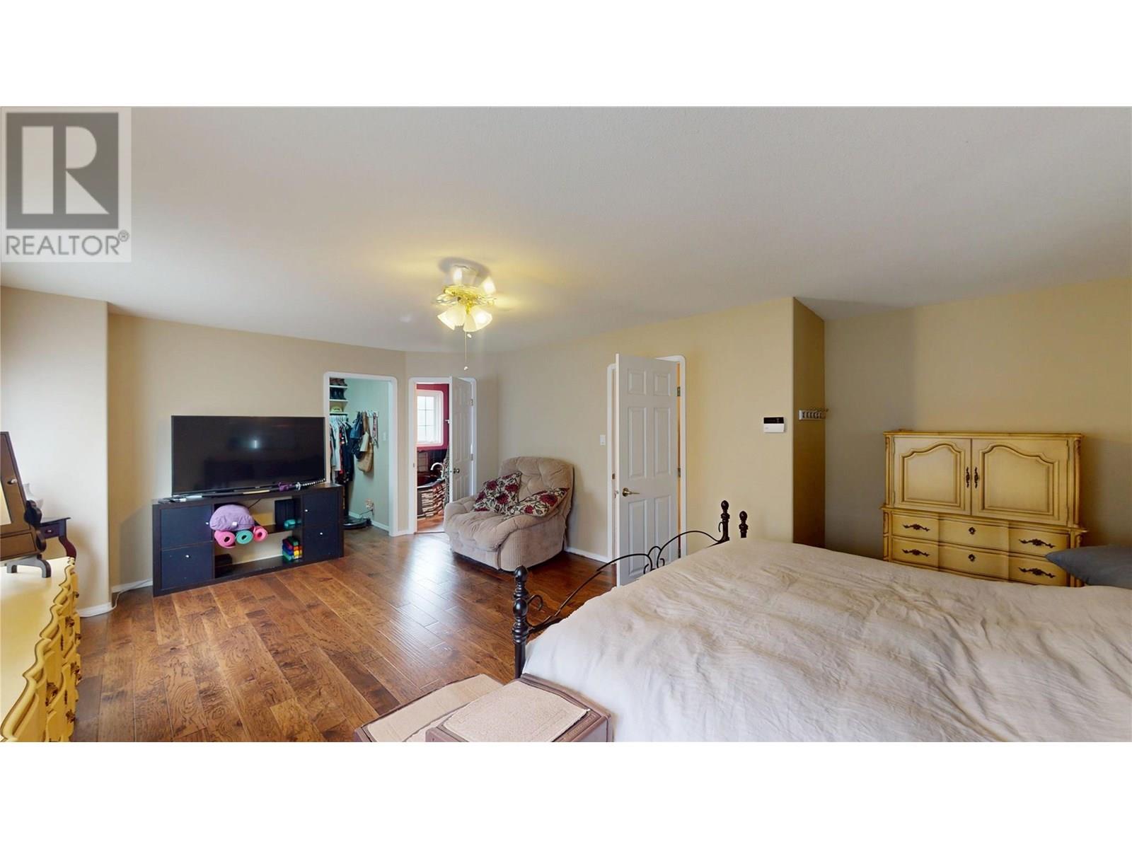 2904 EDGEWOOD Drive, Cranbrook