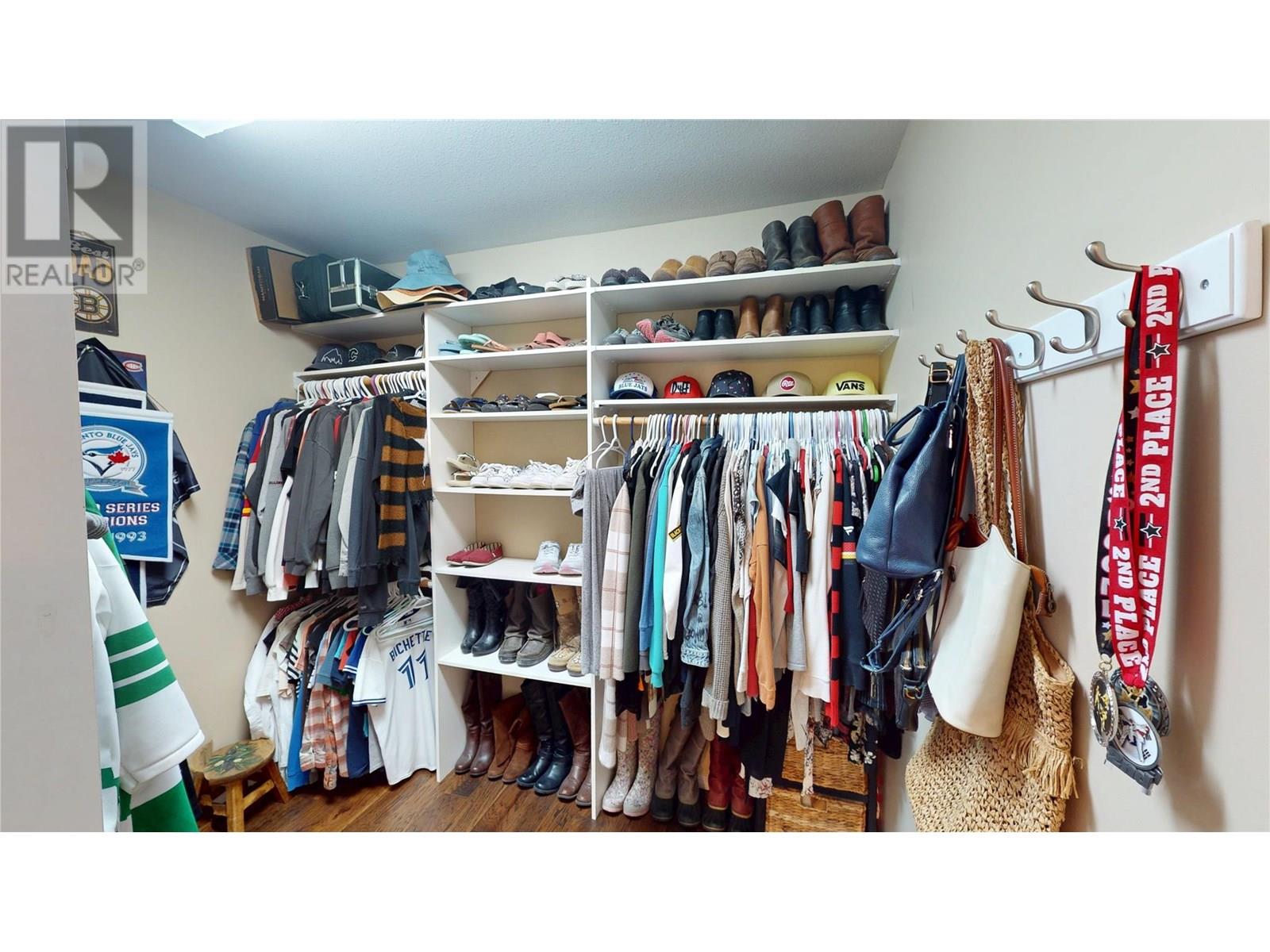 2904 EDGEWOOD Drive, Cranbrook