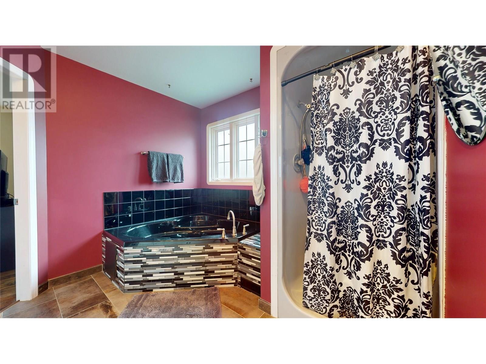 2904 EDGEWOOD Drive, Cranbrook