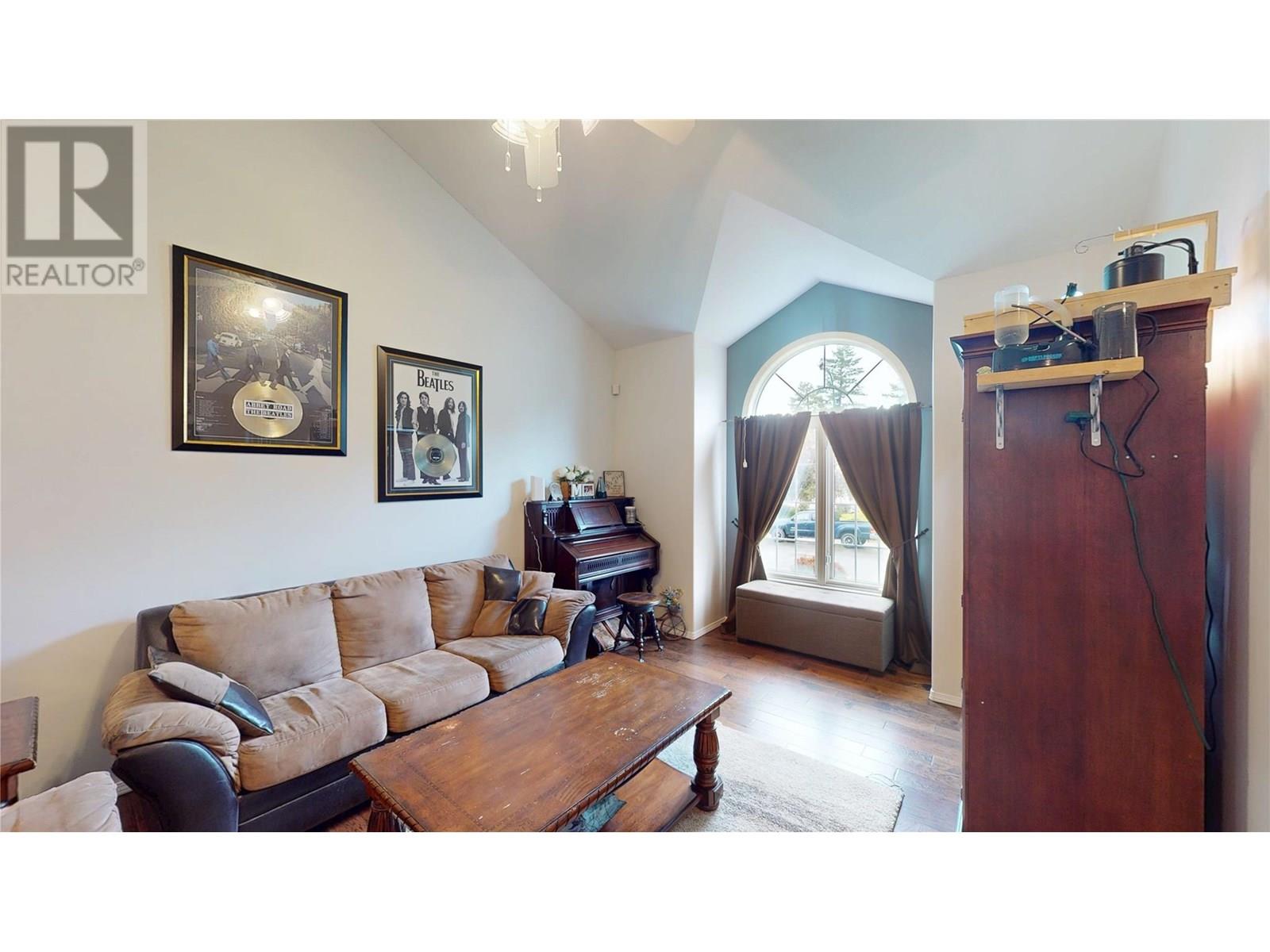 2904 EDGEWOOD Drive, Cranbrook