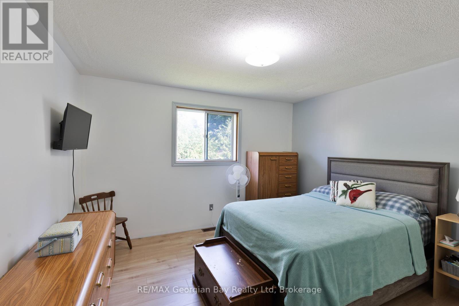 Photo 3 of 144 George Street, Tay ON