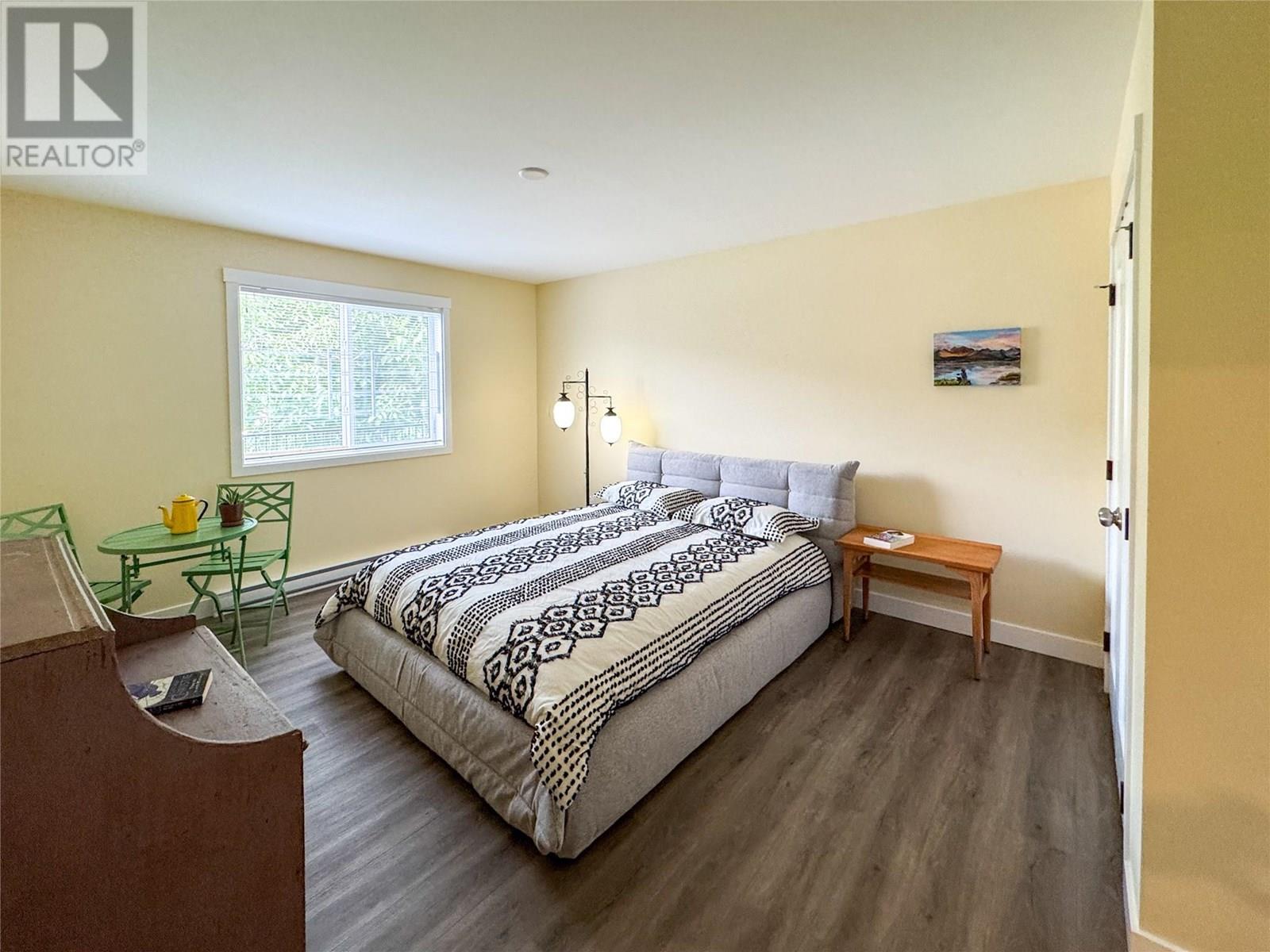 6654 Bellevue Drive, Oliver