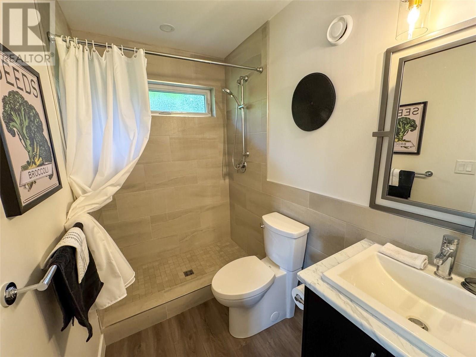6654 Bellevue Drive, Oliver