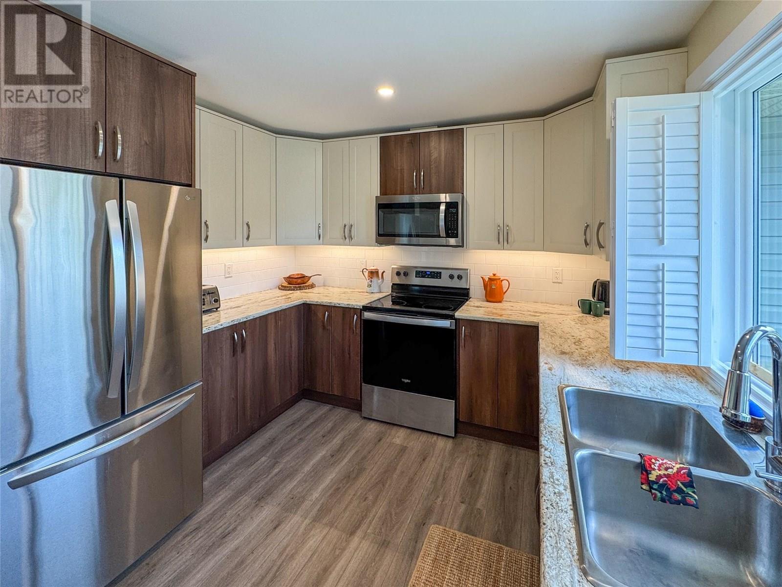 6654 Bellevue Drive, Oliver