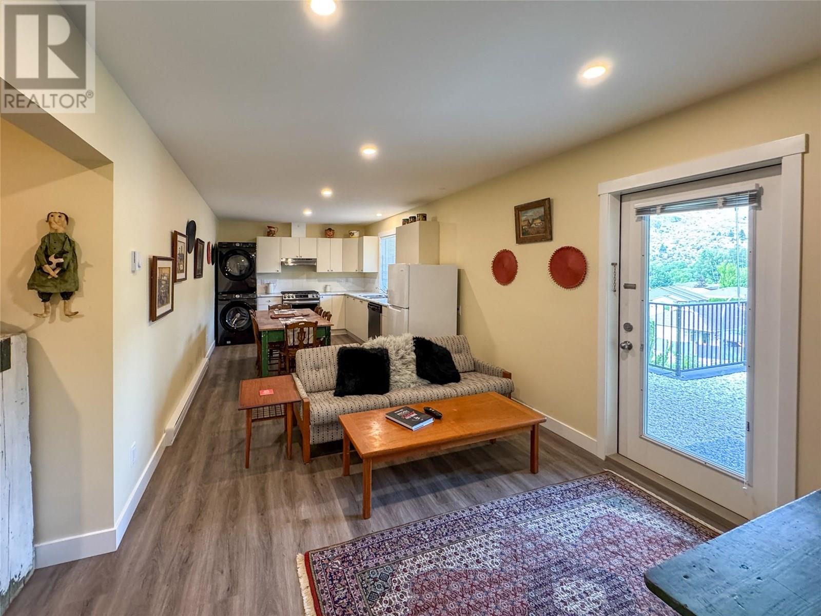 6654 Bellevue Drive, Oliver