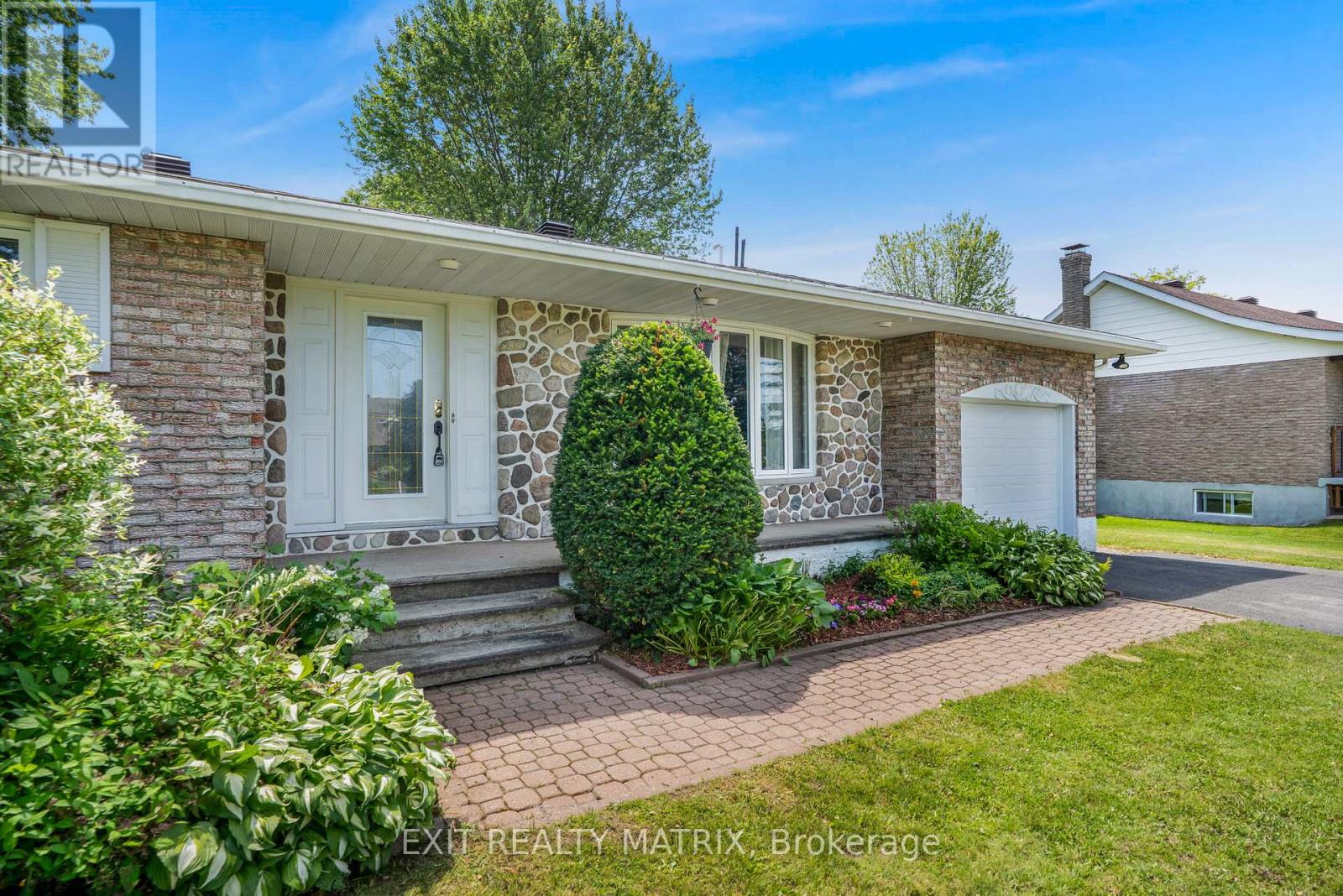 Photo 5 of 31 Front Road, Champlain ON