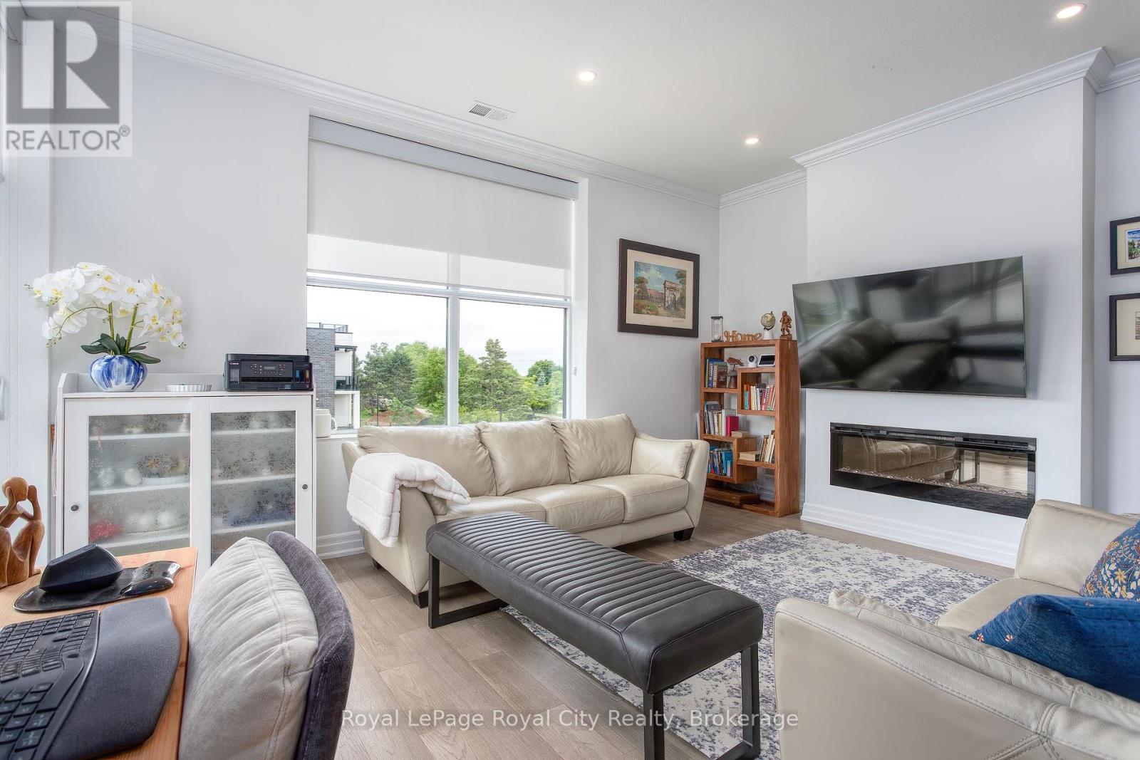 Photo 9 of 205 1880 Gordon Street, Guelph ON