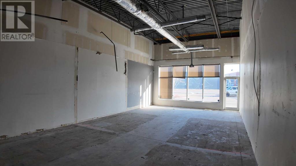 Photo 8 of 102 288 Kinniburgh Boulevard, Chestermere AB