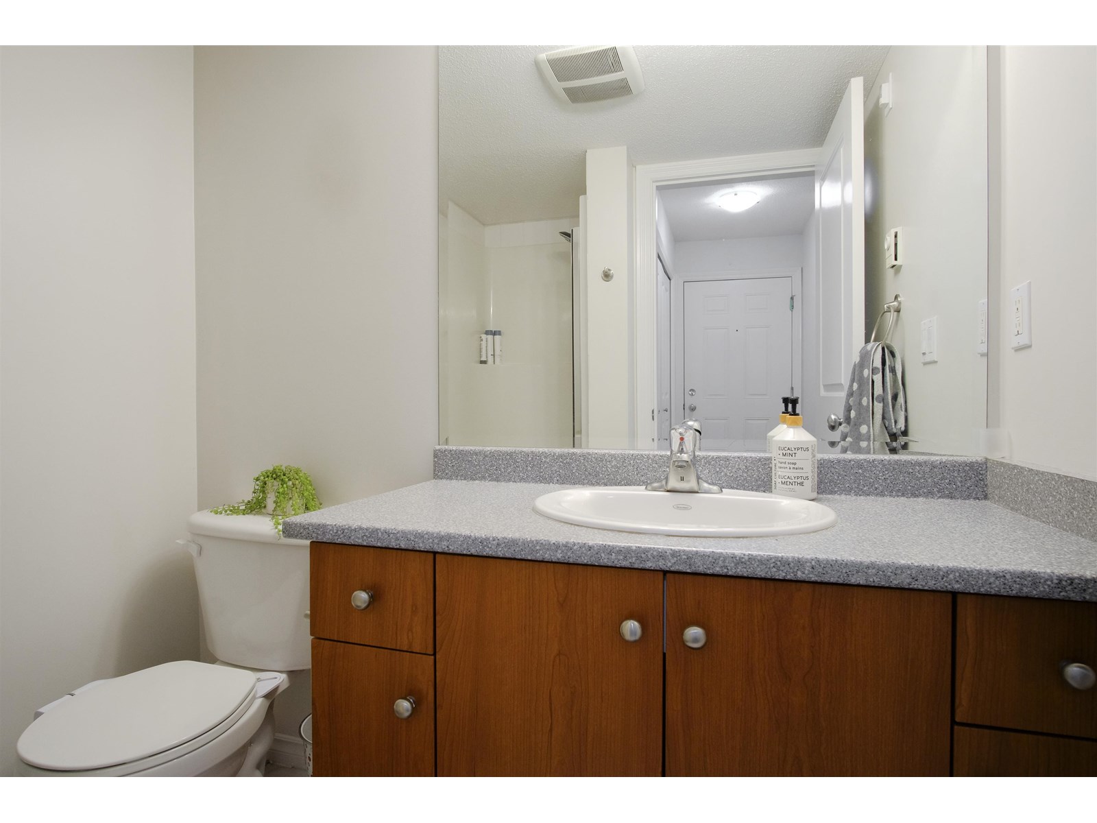 Photo 6 of 210 32063 Mt Waddington Avenue, Abbotsford BC