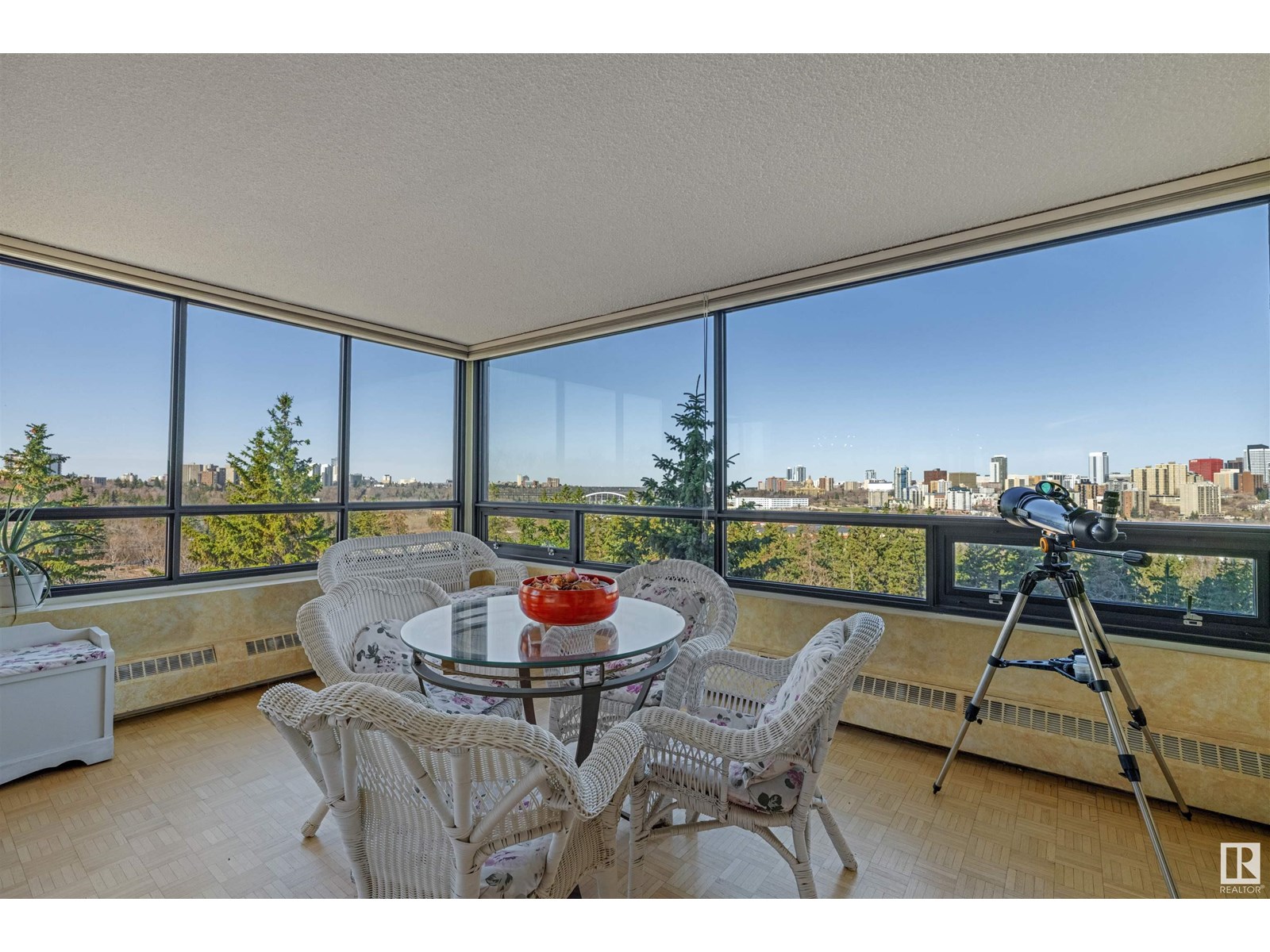 Photo 2 of 403 9929 Saskatchewan Dr Nw, Edmonton AB