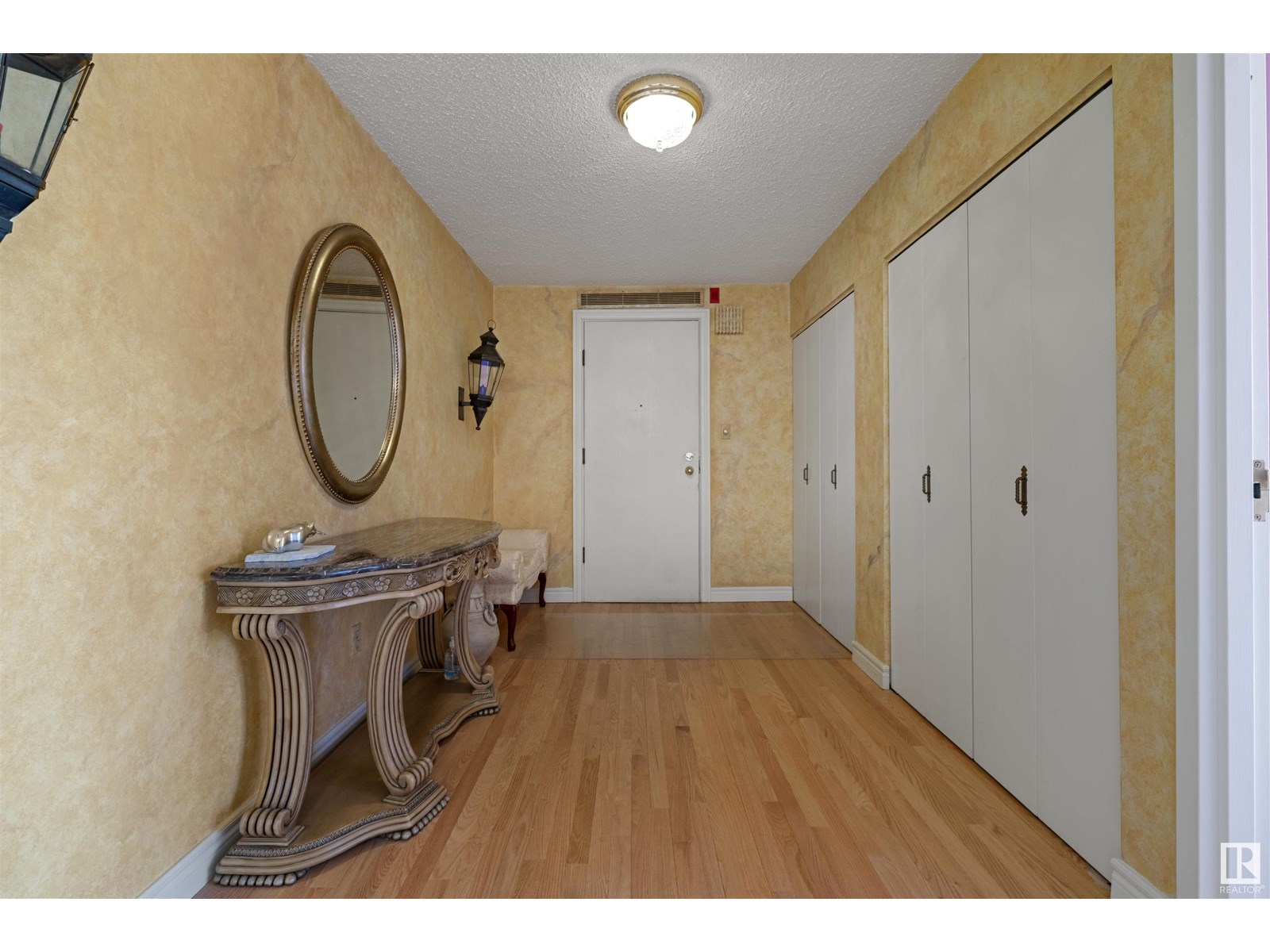 Photo 8 of 403 9929 Saskatchewan Dr Nw, Edmonton AB