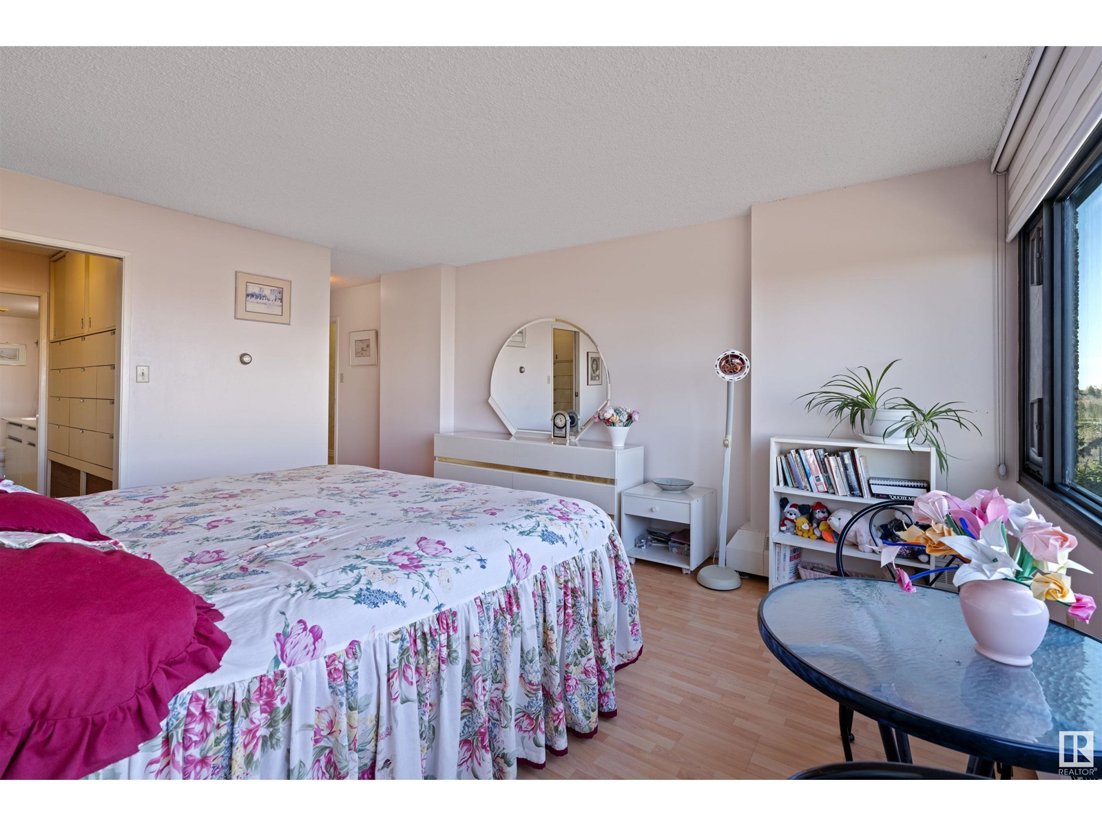 Photo 14 of 403 9929 Saskatchewan Dr Nw, Edmonton AB