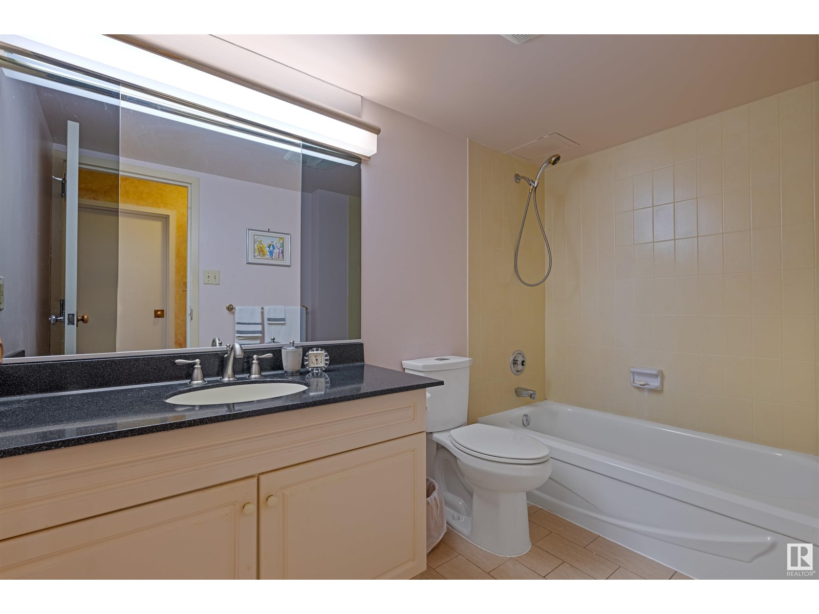 Photo 7 of 403 9929 Saskatchewan Dr Nw, Edmonton AB