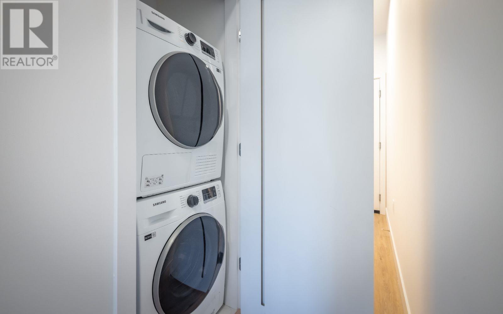 Photo 9 of 2590 Lonsdale Avenue, Vancouver BC