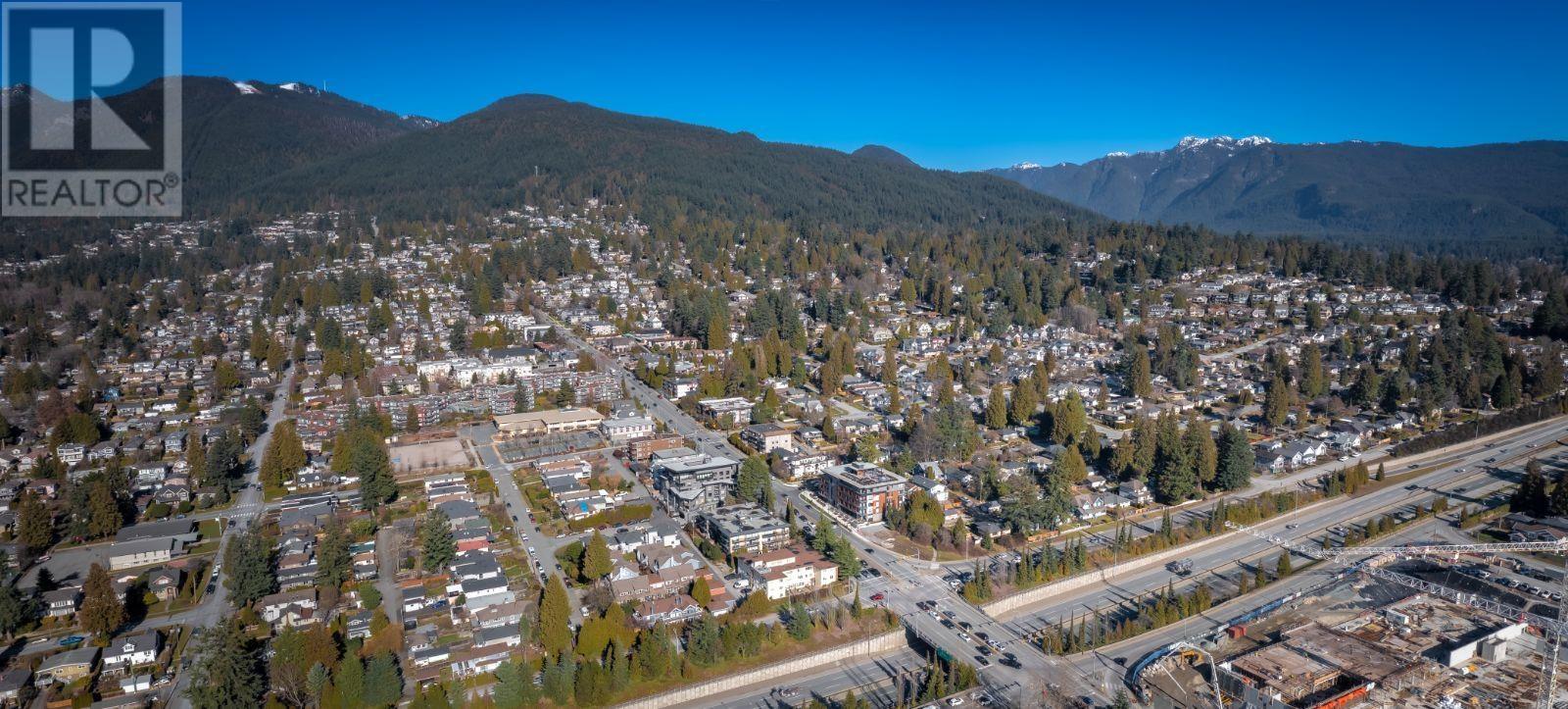 Photo 3 of 2590 Lonsdale Avenue, Vancouver BC