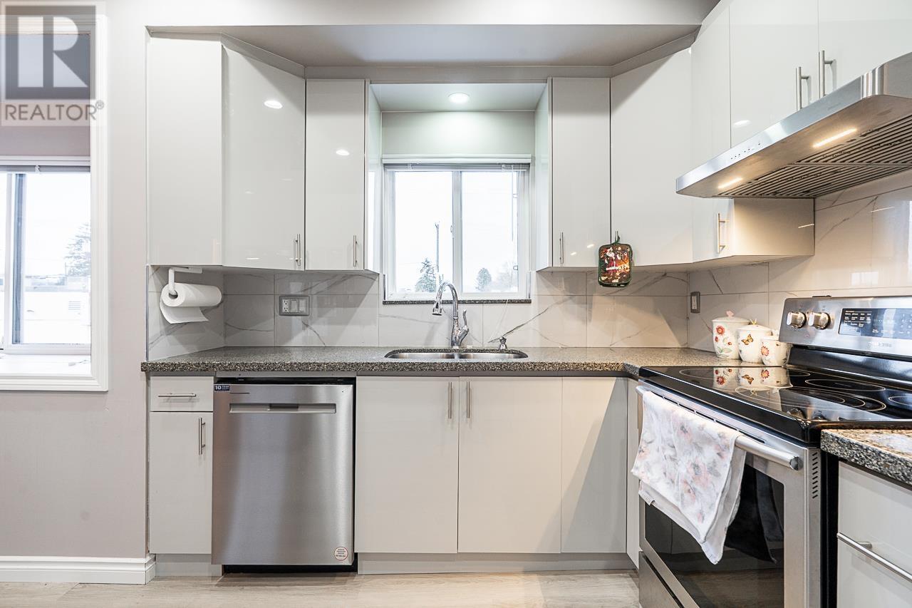 Photo 18 of 7877 15th Avenue, Burnaby BC