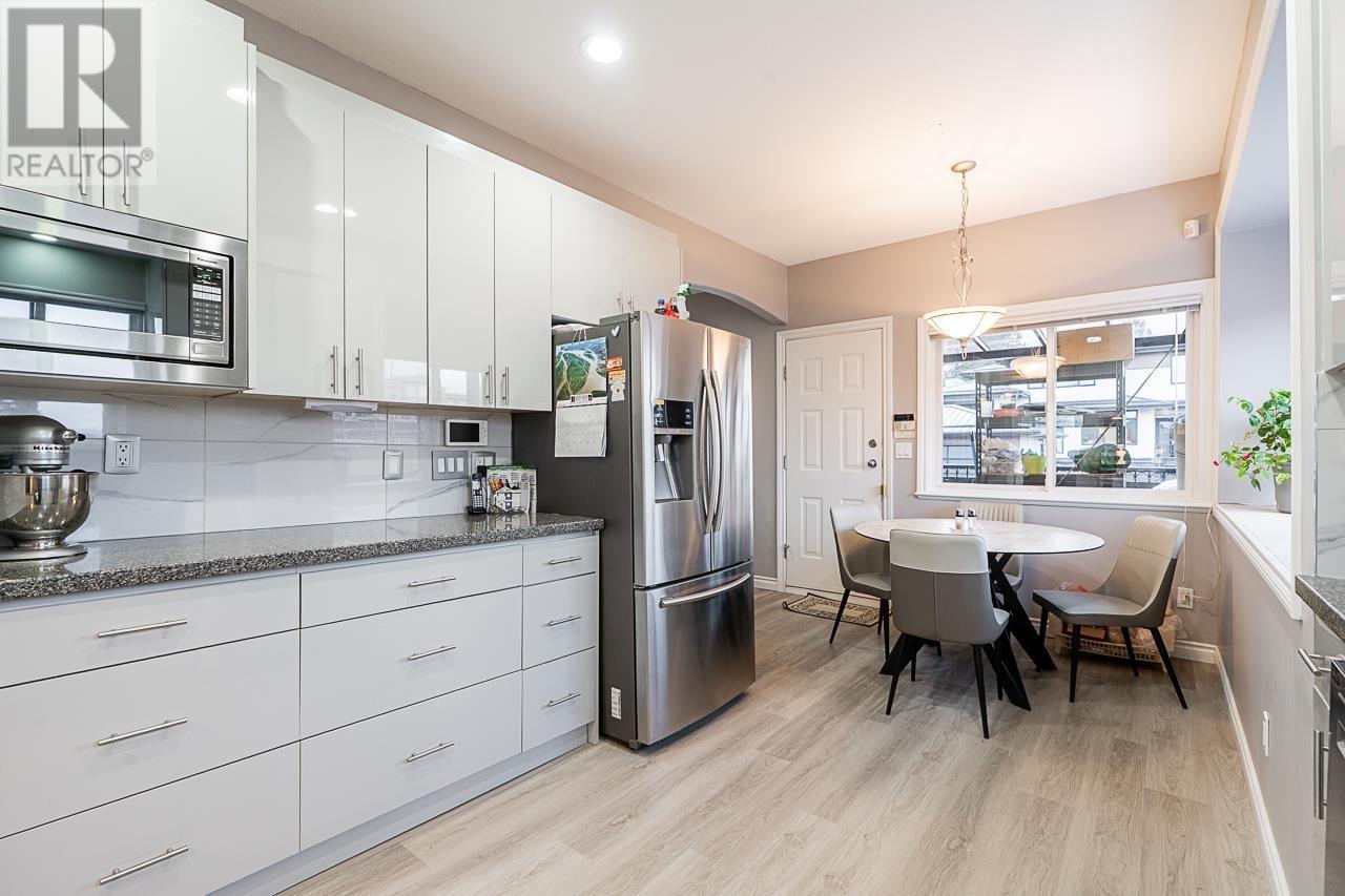 Photo 2 of 7877 15th Avenue, Burnaby BC