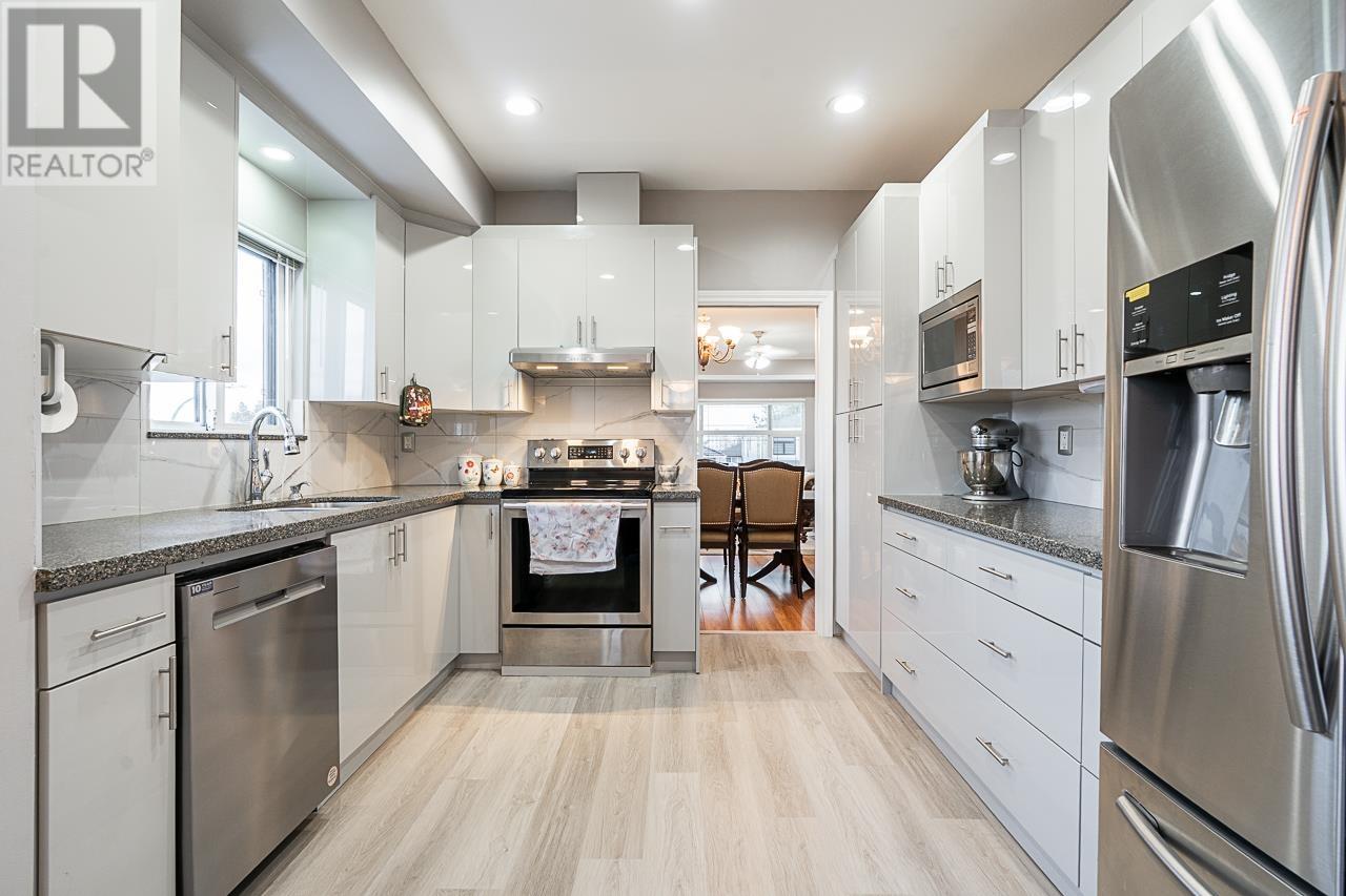 Photo 6 of 7877 15th Avenue, Burnaby BC