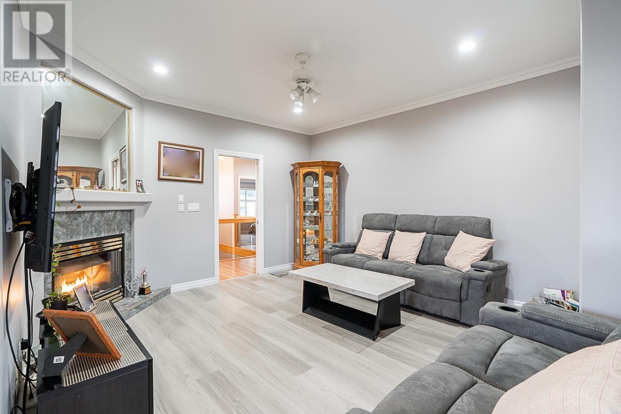 Photo 17 of 7877 15th Avenue, Burnaby BC