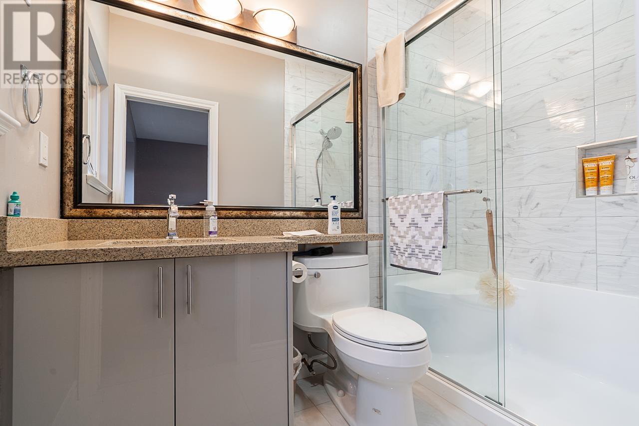 Photo 5 of 7877 15th Avenue, Burnaby BC