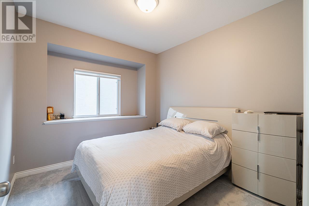 Photo 9 of 7877 15th Avenue, Burnaby BC