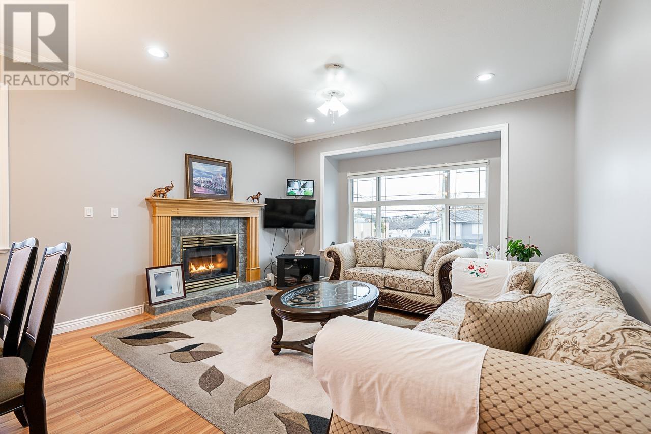 Photo 7 of 7877 15th Avenue, Burnaby BC