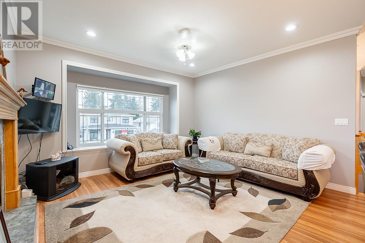 Photo 15 of 7877 15th Avenue, Burnaby BC