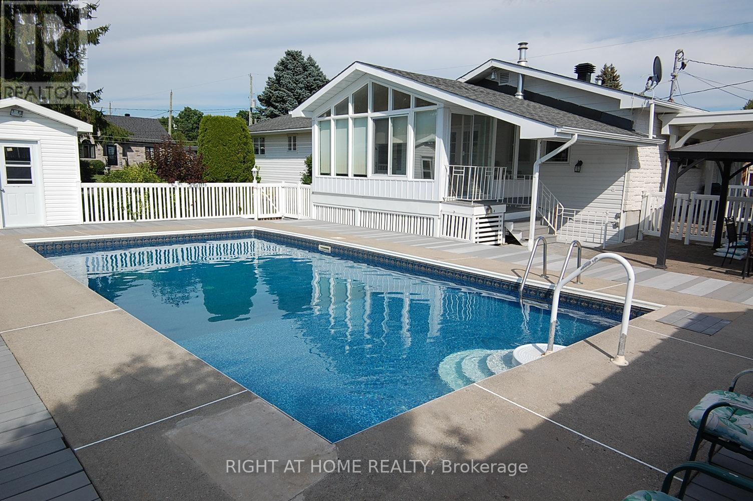 Photo 12 of 2344 Raymond Street, Clarencerockland ON