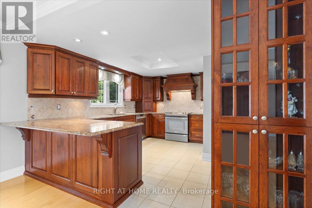 Photo 8 of 2344 Raymond Street, Clarencerockland ON
