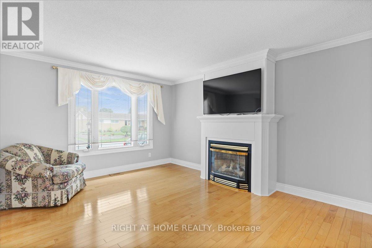 Photo 6 of 2344 Raymond Street, Clarencerockland ON
