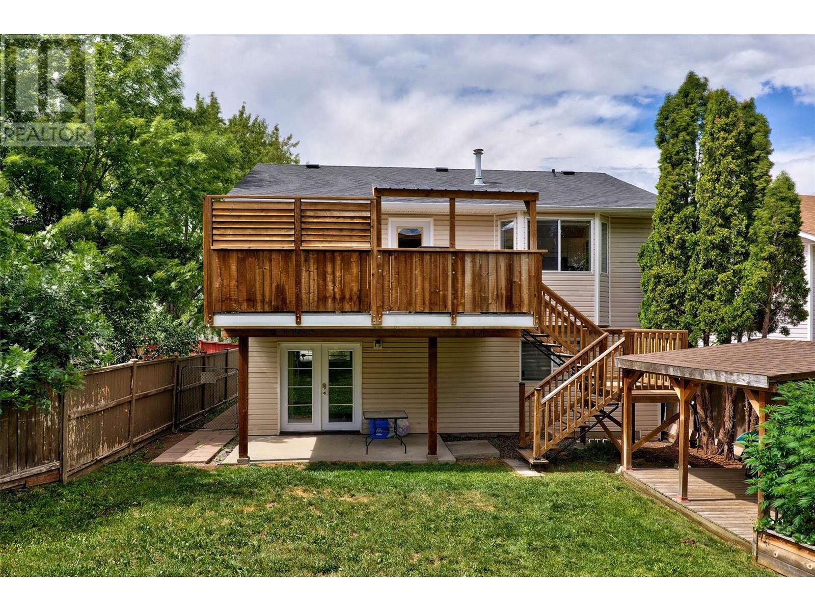 Photo 2 of 833 Regent Crescent, Kamloops BC