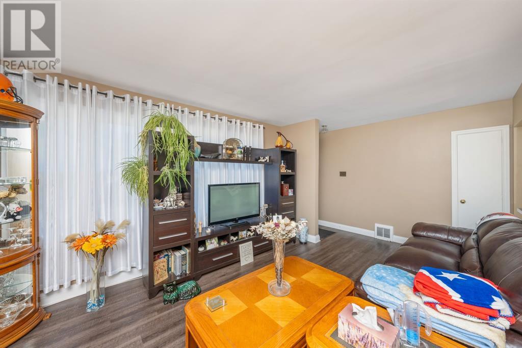 Photo 5 of 751 Kemsley Drive, Sarnia ON