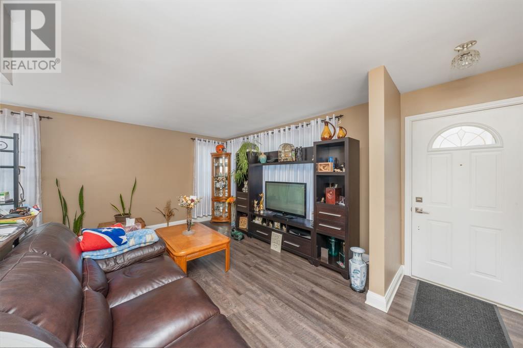 Photo 4 of 751 Kemsley Drive, Sarnia ON
