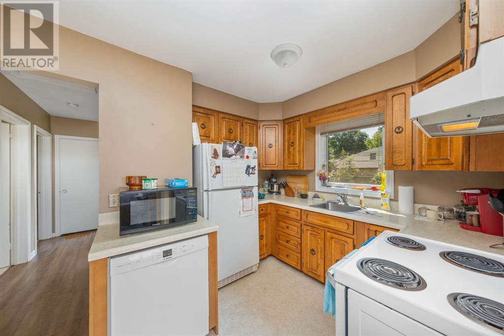 Photo 10 of 751 Kemsley Drive, Sarnia ON