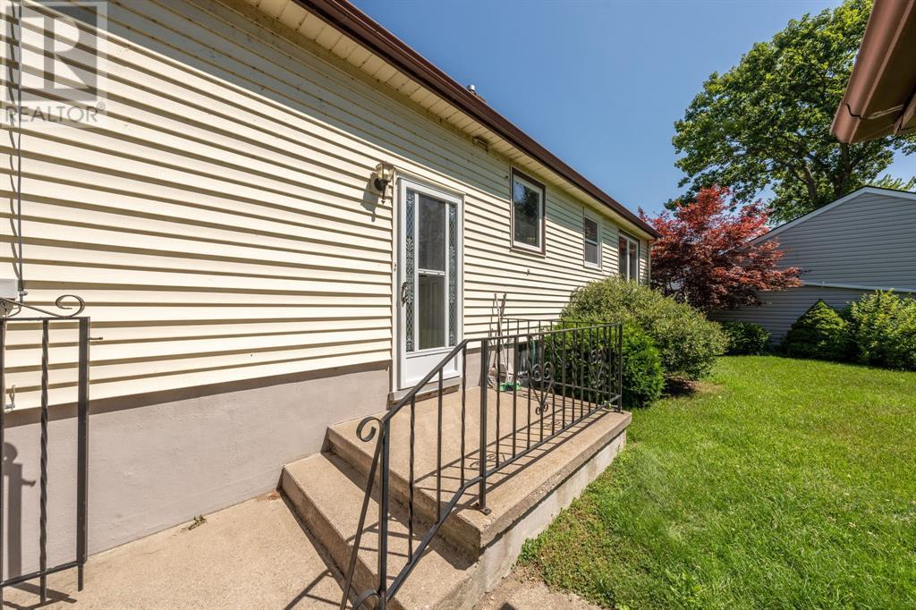 Photo 33 of 751 Kemsley Drive, Sarnia ON