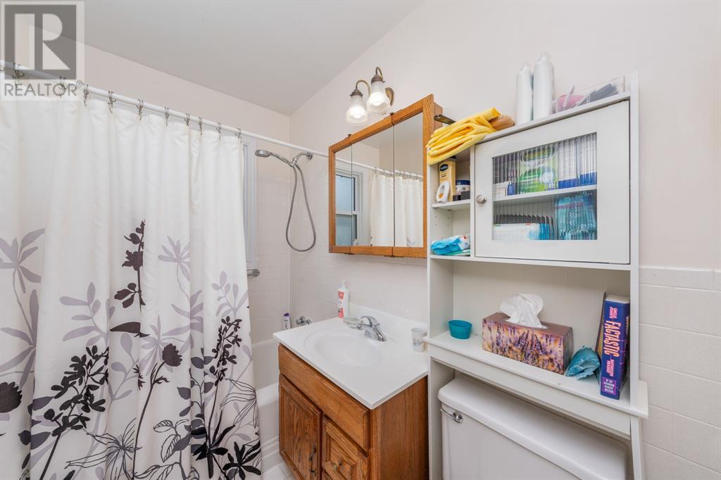 Photo 19 of 751 Kemsley Drive, Sarnia ON